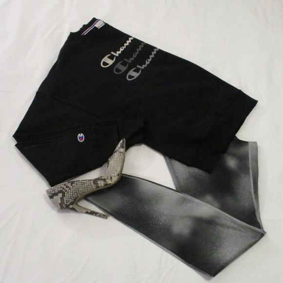 BLACK SWEATSHIRT – TRIPLE NAME BRAND SPARKLE LOGO – M – NWT - Picture 2 of 12